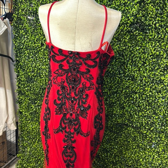 Elegant Red and Black Evening Gown Size 15 16 - Picture 13 of 17